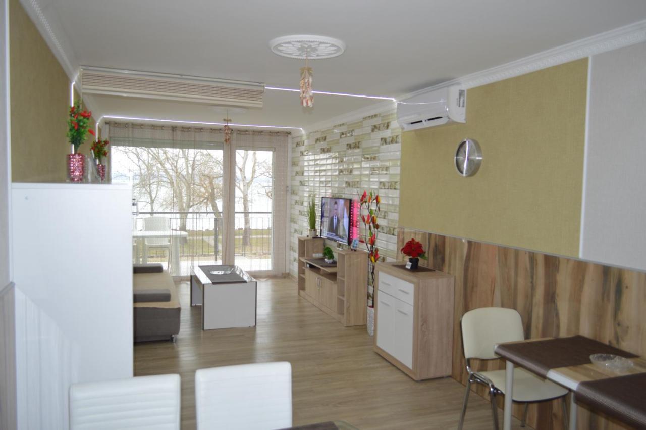 Ferienwohnung Siofok Ezuestpart Granada 2 Koezvetlen Vizparti Apartman Exterior foto