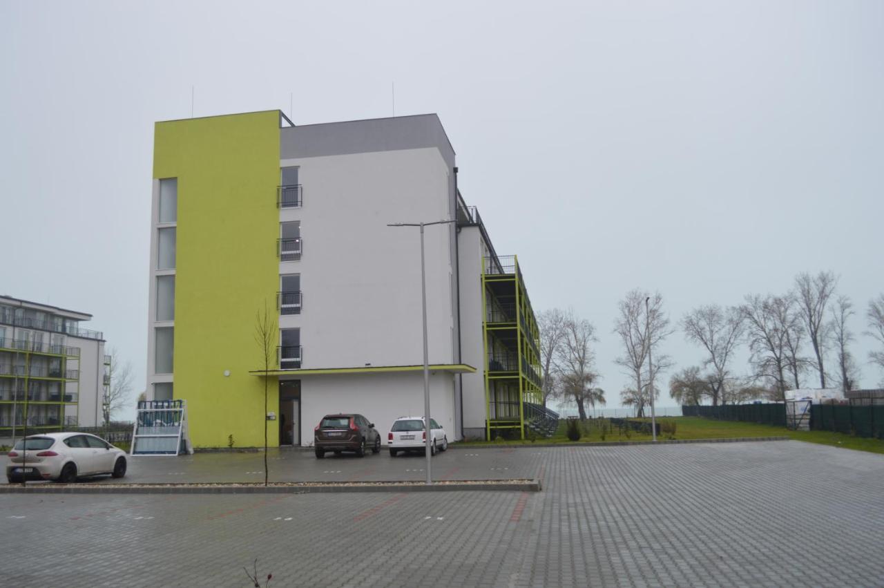 Ferienwohnung Siofok Ezuestpart Granada 2 Koezvetlen Vizparti Apartman Exterior foto
