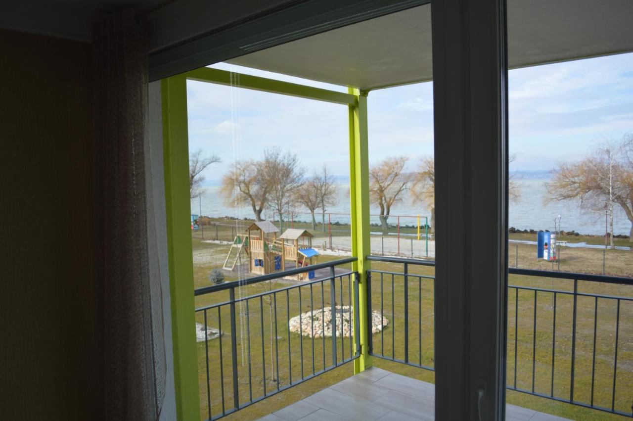 Ferienwohnung Siofok Ezuestpart Granada 2 Koezvetlen Vizparti Apartman Exterior foto